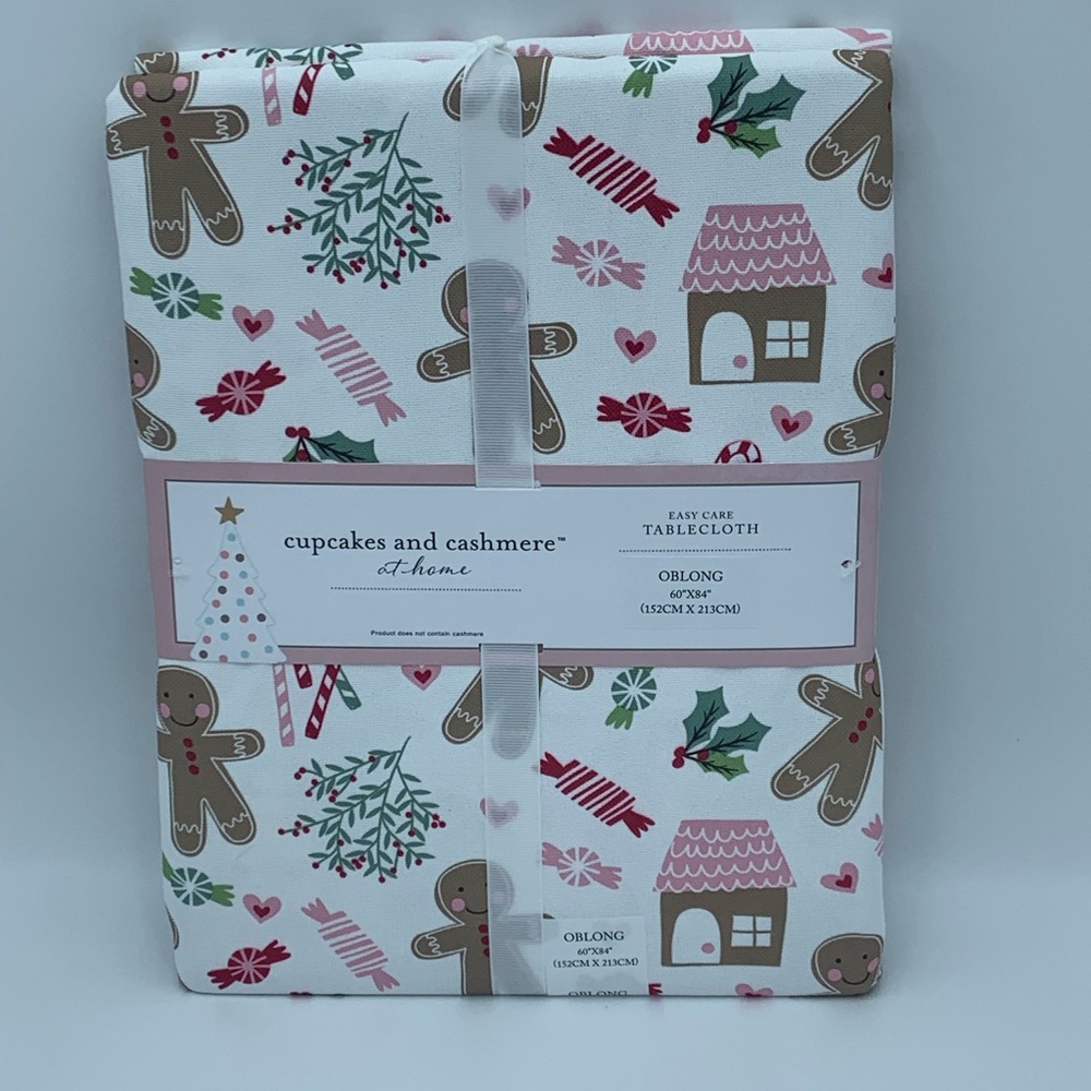 Cupcakes and Cashmere Christmas Gingerbread Tablecloth Oblong 60” x 84”